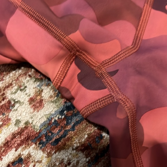 ATHLETA ULTIMATE STASH PRINTE 7/8 TIGHT CAMO LEGGINGS SIZE SMALL - Picture 8 of 9